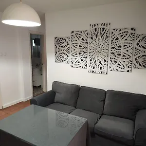 Habitación en casa particular Vts Los Remedios, Sevilla